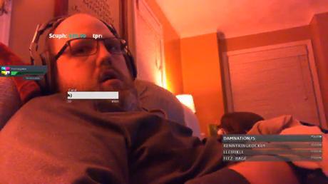 Ragazzo si addormenta mentre gioca in diretta su Twitch