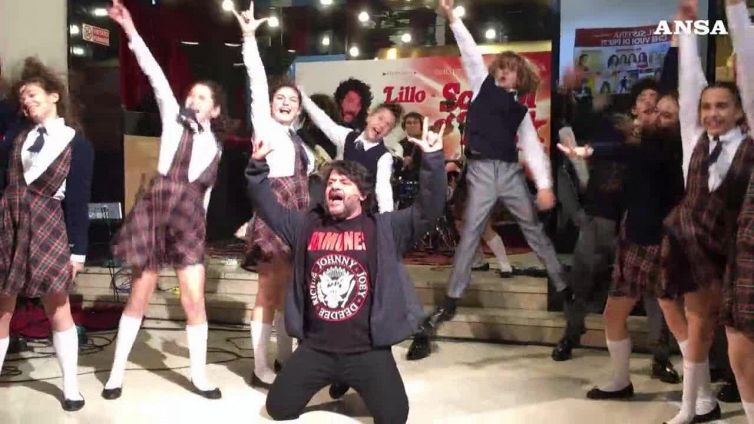 Arriva in Italia School of rock con Lillo