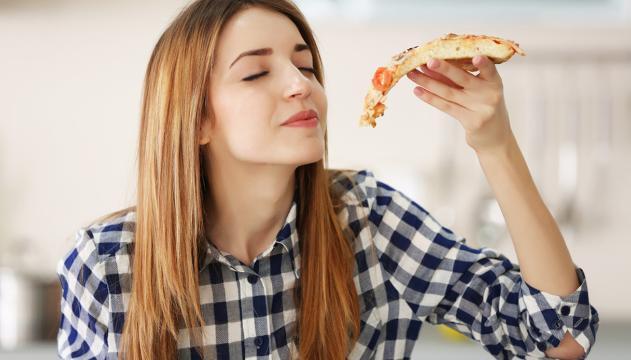 Il modo migliore per perdere peso è annusare il cibo. Lo dice la scienza