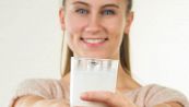 Il latte fa bene alla salute? Ecco chi dovrebbe berlo