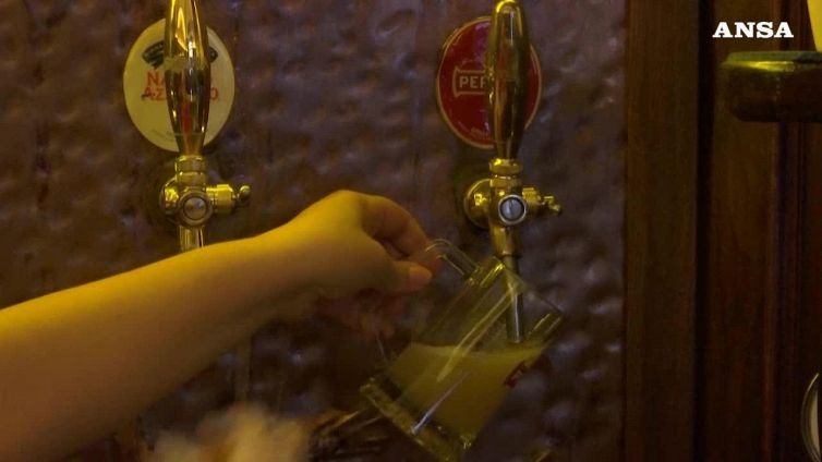 Consumo record di birra, italiani spendono un miliardo