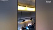 Panico in volo, il video a bordo dopo la turbolenza
