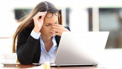 Occhi affaticati davanti al pc? Ecco le regole d’oro per evitare questo problema