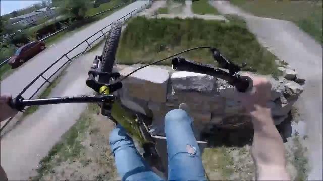 L'incidente in bicicletta ha dell'incredibile