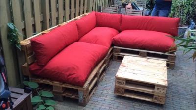Fai da te: come costruire un divano con i bancali riciclati (pallet)