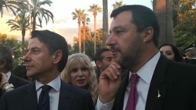 L'abbraccio tra Conte e Salvini al Quirinale