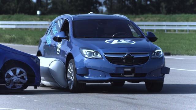 ZF presenta il primo sistema di airbag esterni