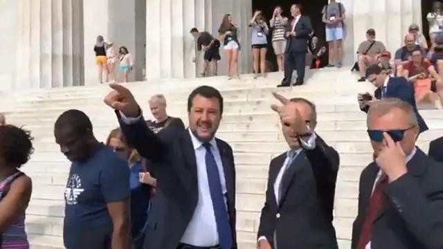 Washington, Salvini gaffe sulla scalinata di Rocky