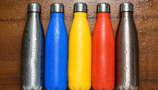 Borracce termiche: vetro, metallo o plastica? Quali scegliere