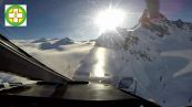 Aereo contro elicottero su ghiacciaio, impressionanti immagini riprese da goPro