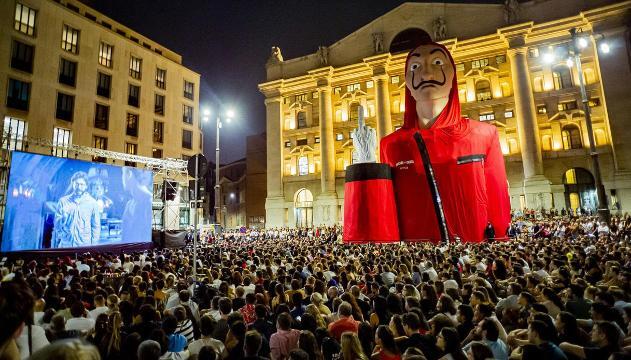 La casa di carta, 5.000 in piazza a Milano per l'anteprima della nuova serie