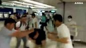 Hong Kong,picchiatori legati alla mafia contro proteste