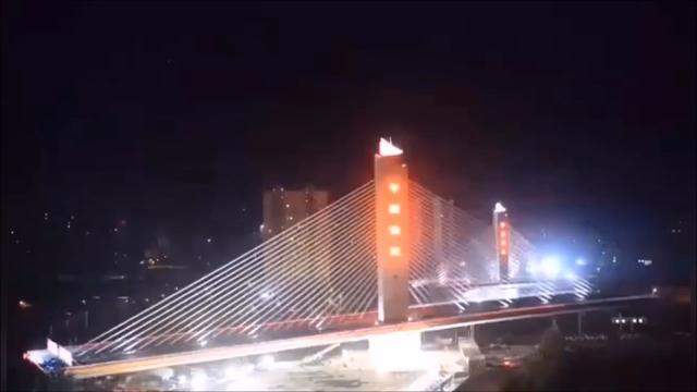 L'impressionante costruzione del ponte strallato più pesante al mondo