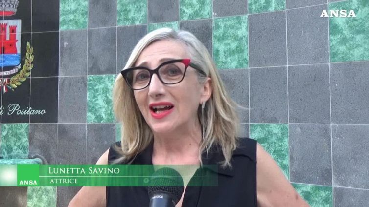 Lunetta Savino racconta la fretta di vivere al Positano Teatro Festival