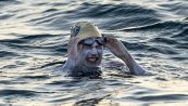 Sarah, la nuotatrice che ha attraversato la Manica dopo aver sconfitto il cancro