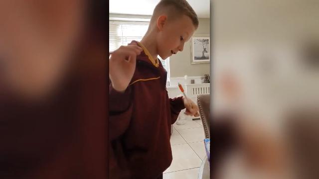 Il bambino autistico che odia il rumore e incanta con la sua splendida voce