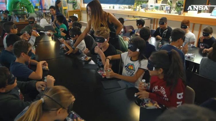 Merenda 'al buio' per i bambini