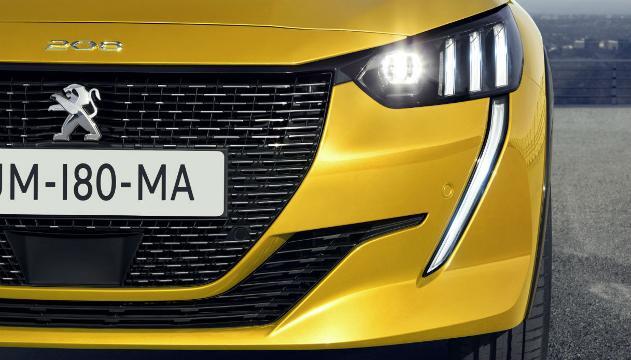 Peugeot 208: l'auto dell'anno si fa in tre