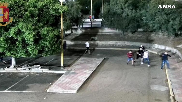 Calcio: scontri a Cagliari, sei tifosi polacchi arrestati