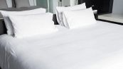 Sai perché negli hotel trovi sempre lenzuola bianche? Il motivo