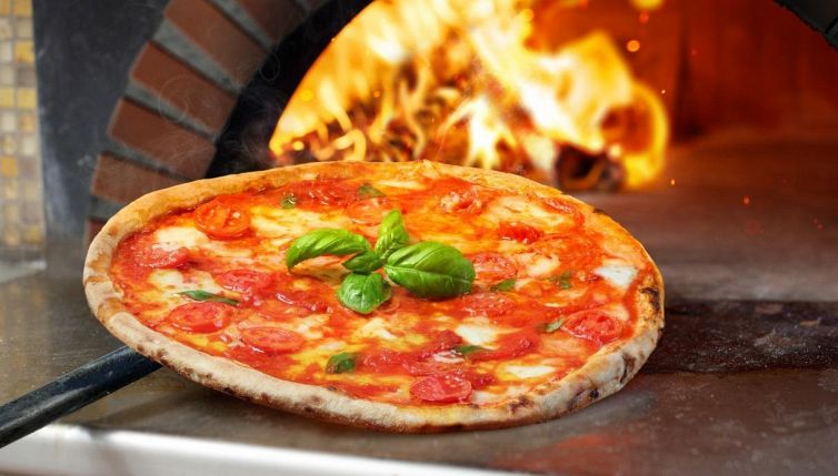 Perché la pizza si chiama così?