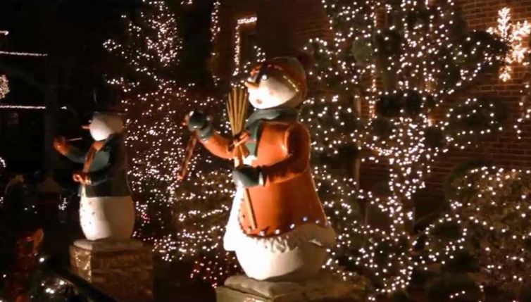 La favola del Natale nel quartiere di Dyker Heights a Brooklyn