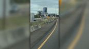 Camion perde la ruota e semina il panico in autostrada