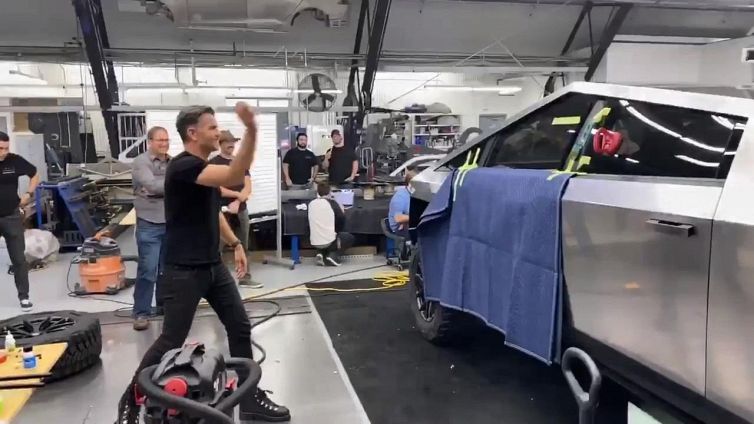 Ecco perché Elon Musk ha spaccato il finestrino del nuovo pick up