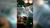 Musicista suona mentre viene operato al cervello