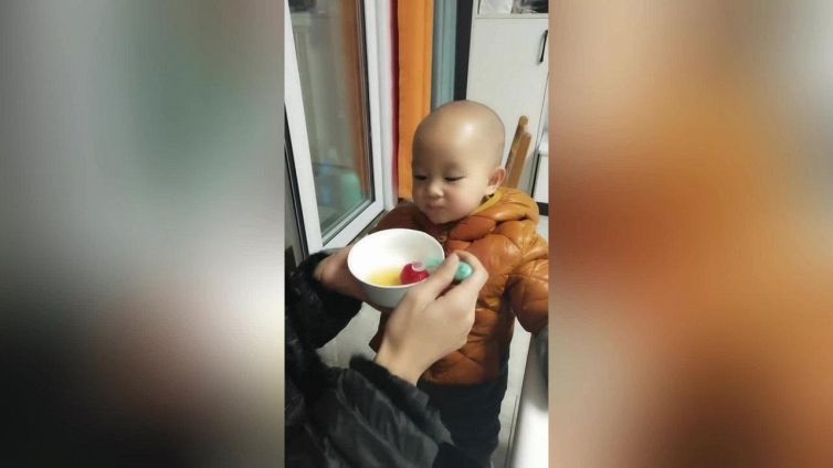 L'ingegnoso trucco della mamma per far mangiare la minestra