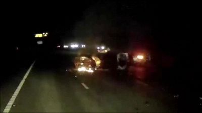 Macchina in fiamme: il salvataggio è miracoloso