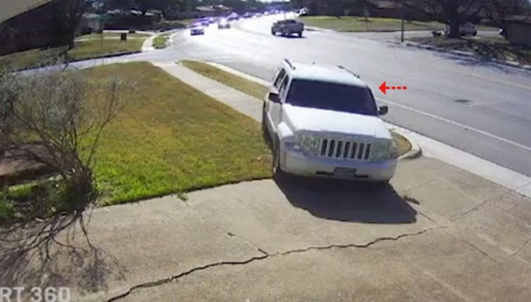 Disastro al volante, il suv si schianta