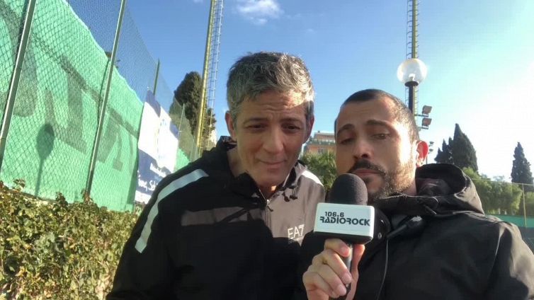 Sanremo, Fiorello canta "Siamo donne" contro le accuse di sessismo