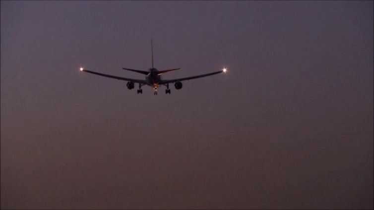Motore e gomma ko: aereo costretto all'atterraggio di emergenza