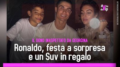 Ronaldo, festa a sorpresa e un Suv in regalo