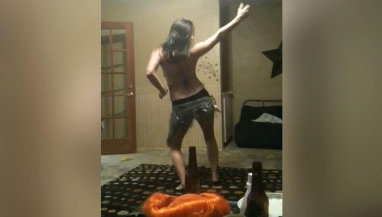 Vuole ballare come Shakira ma fallisce miseramente