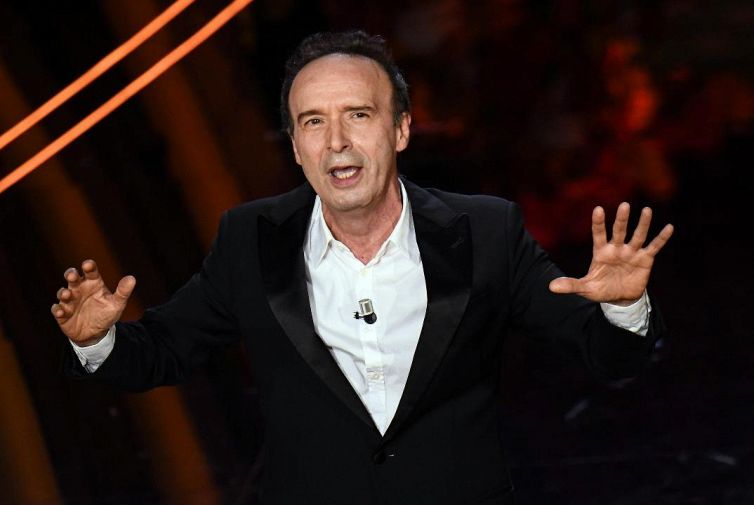 Roberto Benigni a Sanremo, il cantico e le polemiche