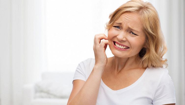 Non lavi i vestiti appena comprati? Ecco cosa rischi