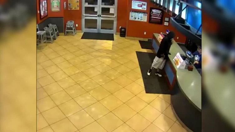 Il ladro tenta la rapina ma accade l'imprevisto
