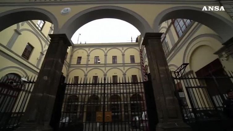 15enne morto a Napoli, carabinieri presidiano caserma Pastrengo