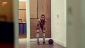 Mette troppa foga nell'allenamento e distrugge la palestra