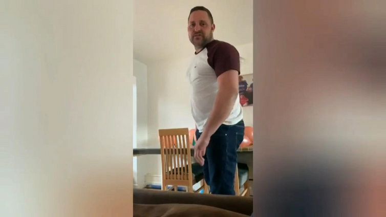 Lo scherzo di questo papà al figlio è diabolico, ma divertentissimo