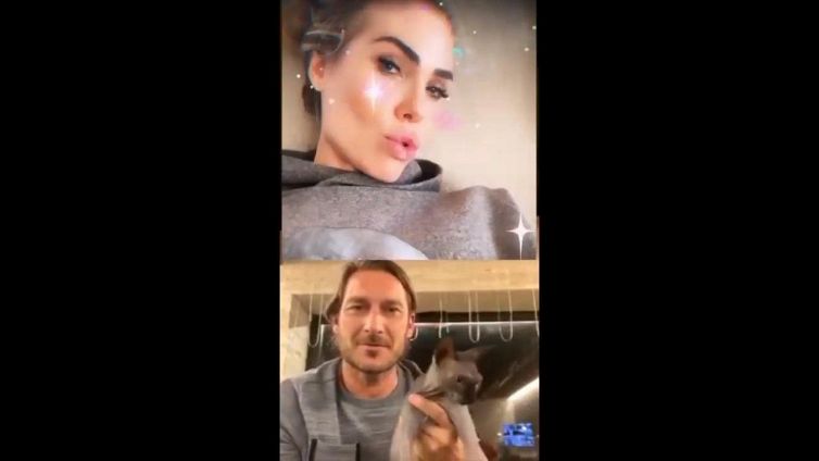 Totti presenta il nuovo gatto senza peli di Ilary: Donna Paola