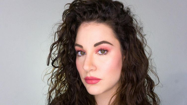 Trucco monocolore rosato con due prodotti