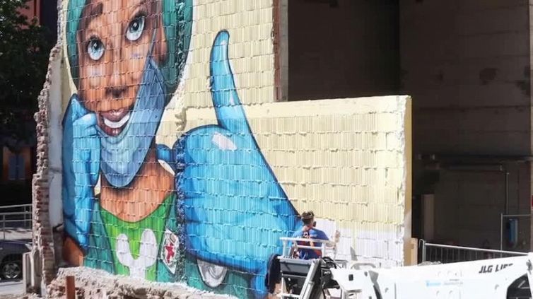 A Milano un bellissimo murale in onore di medici e infermieri