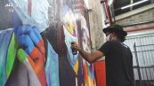 Coronavirus, artista brasiliano dipinge murale per incoraggiare unita'