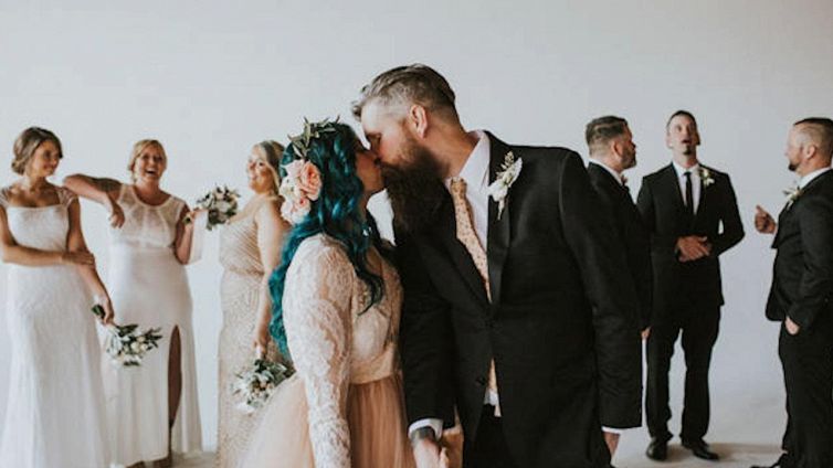 In carrozzina da 8 anni, cammina il giorno del suo matrimonio