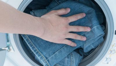 Come lavare i jeans senza rovinarli