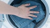 Come lavare i jeans senza rovinarli