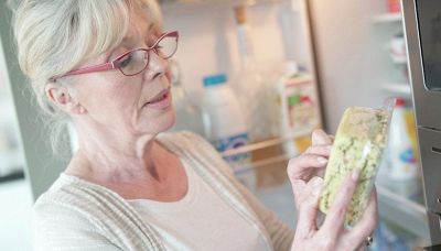 Cosa succede se mangio cibo scaduto